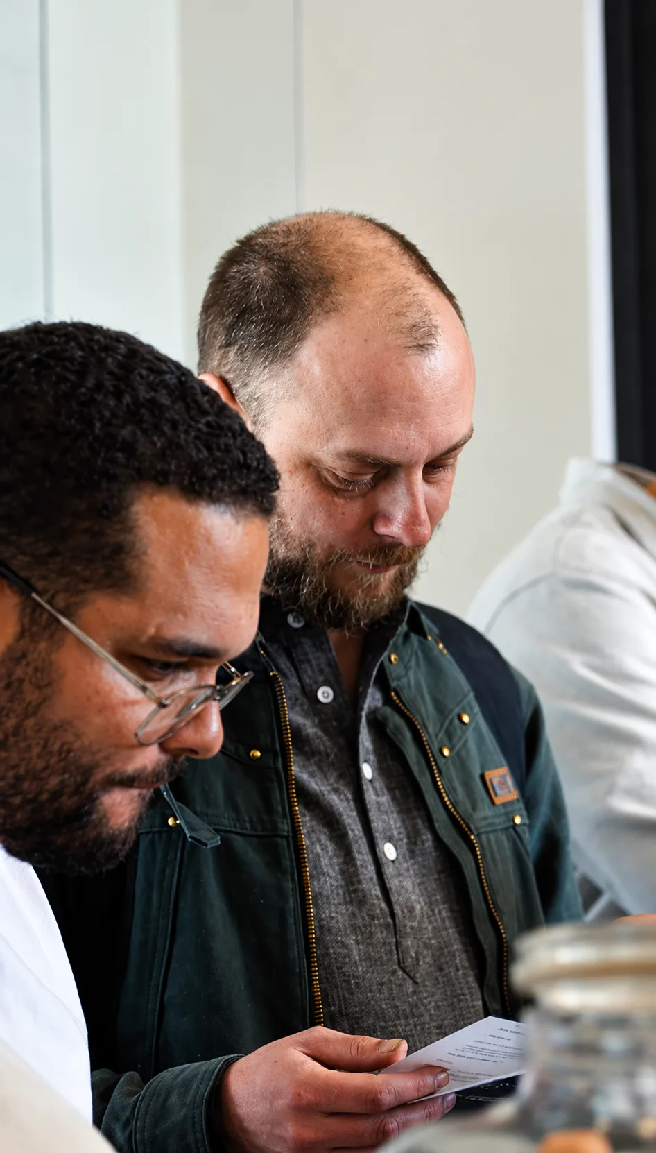 Geconcentreerd samenwerken tijdens een workshop